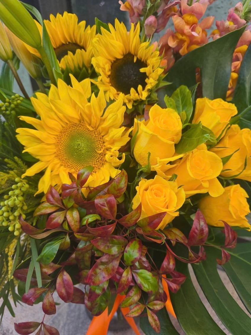 Ray of Sunshine (inc Vase) - ROSE &amp; CO
